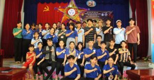 Đội Công tác xã hội HITU mang Tết Trung thu đến với trẻ em xã Long Hựu Tây, huyện Cần Đước, tỉnh Long An