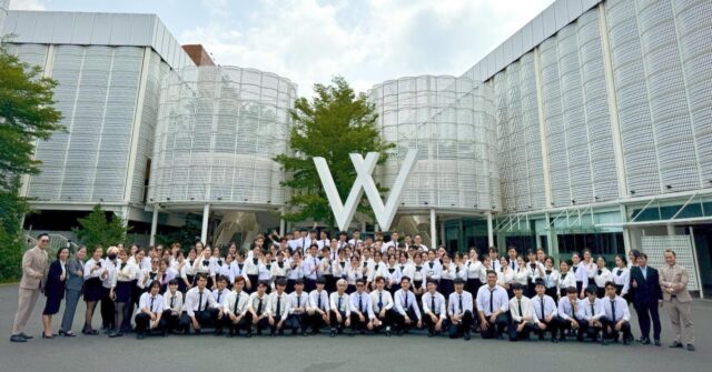 Sinh vi&ecirc;n Khoa Quản trị kinh doanh trong tiết học đi thực tế tại doanh nghiệp