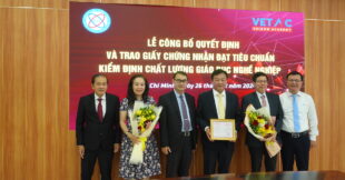 LỄ CÔNG BỐ QUYẾT ĐỊNH VÀ TRAO GIẤY CHỨNG NHẬN ĐẠT TIÊU CHUẨN KIỂM ĐỊNH CHẤT LƯỢNG CƠ SỞ GDNN