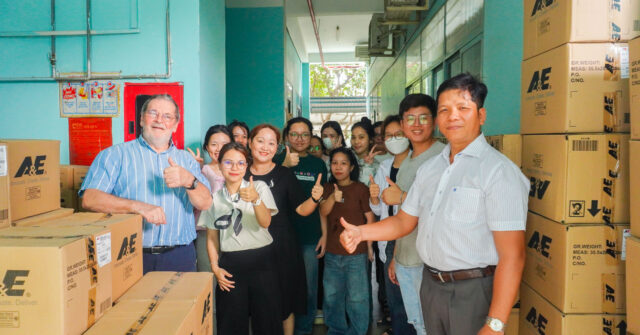 Khoa Công Nghệ Thời Trang HITC Tiếp Nhận Tài Trợ Chỉ May Từ A&E Việt Nam