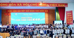 Recap chương tr&igrave;nh ch&agrave;o đ&oacute;n t&acirc;n sinh vi&ecirc;n khoa Điện &ndash; Điện tử K49