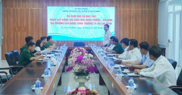 Bộ Gi&aacute;o dục v&agrave; Đ&agrave;o tạo đến thăm v&agrave; khảo s&aacute;t c&ocirc;ng t&aacute;c gi&aacute;o dục quốc ph&ograve;ng &ndash; an ninh tại Trường Cao đẳng C&ocirc;ng Thương TP.HCM