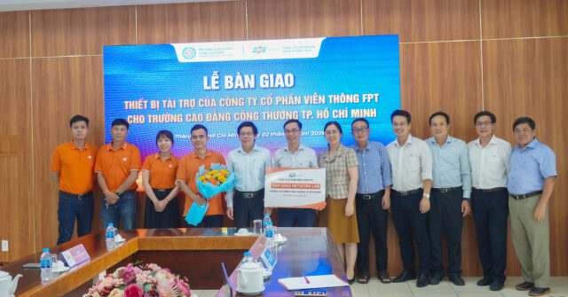 Trường Cao đẳng C&ocirc;ng Thương TP.HCM tiếp nhận t&agrave;i trợ thiết bị từ doanh nghiệp FPT phục vụ chương tr&igrave;nh giảng dạy