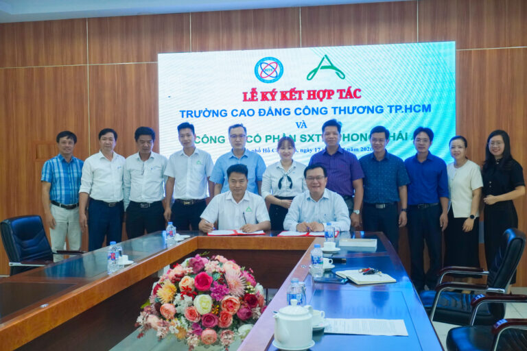 K&yacute; kết bi&ecirc;n bản hợp t&aacute;c giữa Trường Cao đẳng C&ocirc;ng Thương TP.HCM v&agrave; C&ocirc;ng ty Cổ phần SXTM Phong Th&aacute;i An